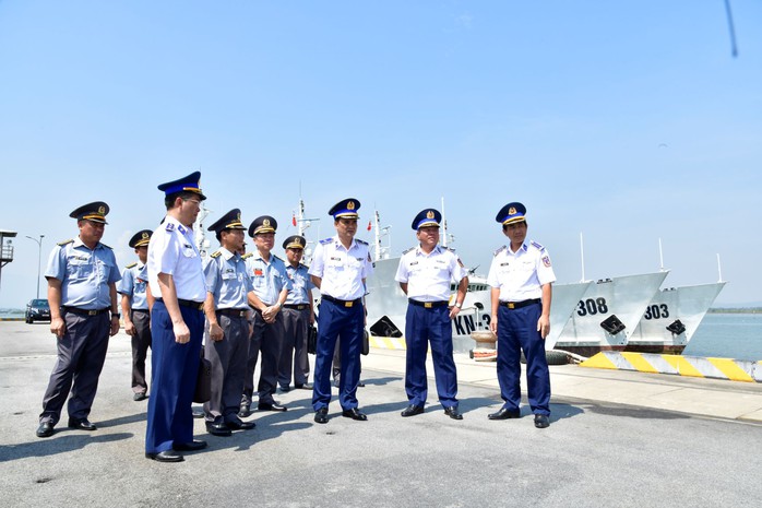 Thiếu tướng Trần Văn Lượng kiểm tra Vùng Cảnh sát biển 2 , đánh giá kết quả nhiệm vụ 2026 - Ảnh 1. Thiếu tướng Trần Văn Lượng kiểm tra Vùng Cảnh sát biển 2 , đánh giá kết quả nhiệm vụ 2026 - Ảnh 1.