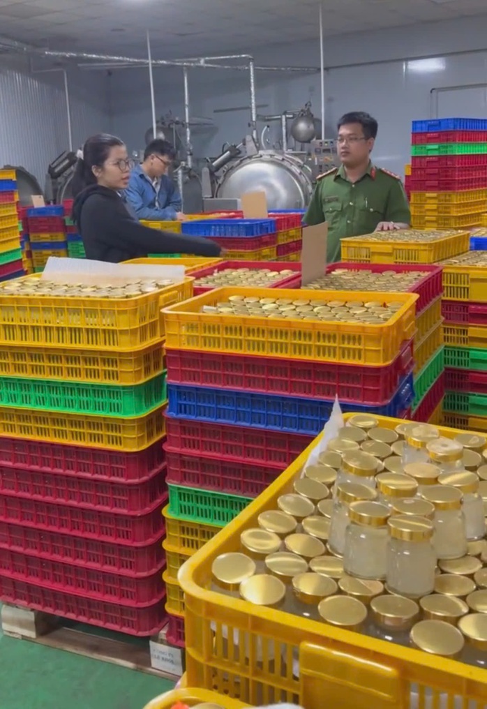 C&ocirc;ng an T&acirc;y Ninh bắt gi&aacute;m đốc sản xuất h&agrave;ng giả yến s&agrave;o quy m&ocirc; lớn năm 2026 - Ảnh 2.