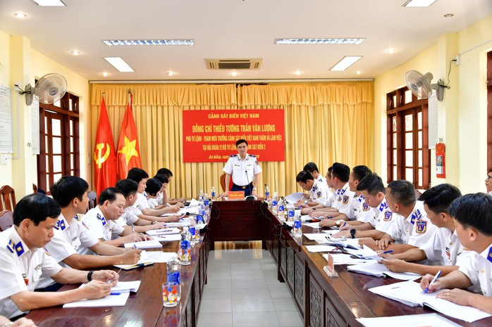 Thiếu tướng Trần Văn Lượng kiểm tra Vùng Cảnh sát biển 2 , đánh giá kết quả nhiệm vụ 2026 - Ảnh 3. Thiếu tướng Trần Văn Lượng kiểm tra Vùng Cảnh sát biển 2 , đánh giá kết quả nhiệm vụ 2026 - Ảnh 3.