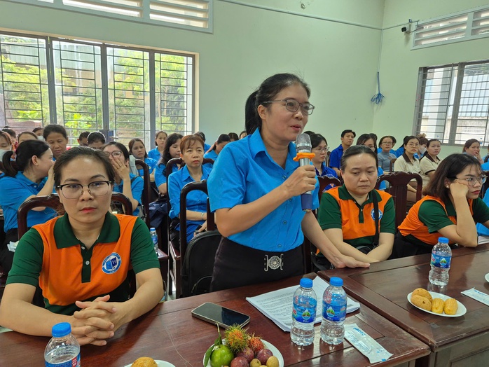 Đối thoại với người lao động, phường T&acirc;n Thới Hiệp th&ocirc;ng tin về x&acirc;y trường học, nh&agrave; ở x&atilde; hội - Ảnh 2.