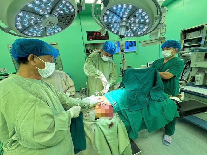 TPHCM hỗ trợ to&agrave;n diện Bệnh viện B&agrave; Rịa, hướng tới bệnh viện cửa ng&otilde; ph&iacute;a Đ&ocirc;ng Nam - Ảnh 2.