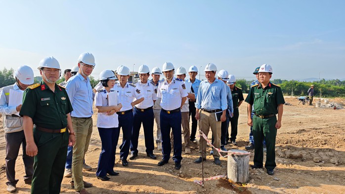 Thiếu tướng Trần Văn Lượng kiểm tra Vùng Cảnh sát biển 2 , đánh giá kết quả nhiệm vụ 2026 - Ảnh 2. Thiếu tướng Trần Văn Lượng kiểm tra Vùng Cảnh sát biển 2 , đánh giá kết quả nhiệm vụ 2026 - Ảnh 2.