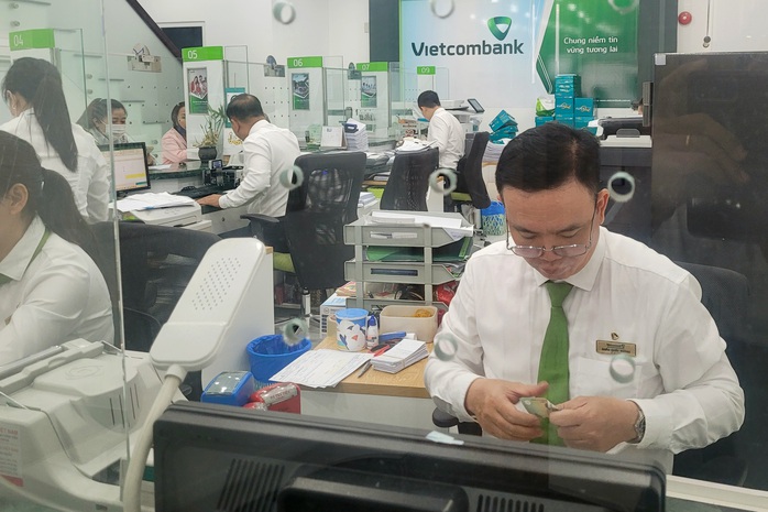 Ng&acirc;n h&agrave;ng gia tăng ph&ograve;ng thủ nợ xấu - Ảnh 1.