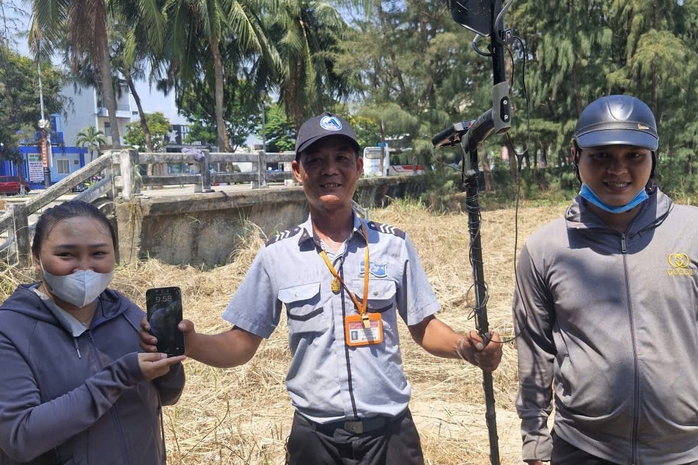 Tìm lại điện thọai bị vùi dưới cát tại Đà Nẵng Sau 5 ngày thất lạc - Ảnh 1. Tìm lại điện thọai bị vùi dưới cát tại Đà Nẵng Sau 5 ngày thất lạc - Ảnh 1.