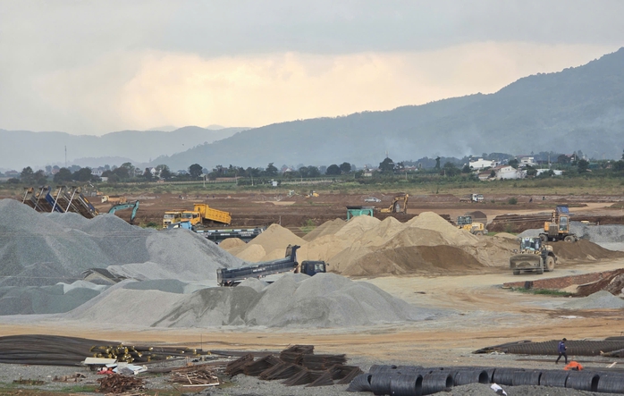 Dự án nâng cấp sân bay Liên Khương có nguy cơ chậm tiến độ - Ảnh 2.