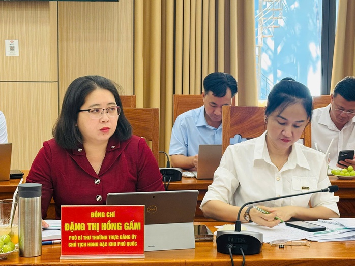Phú Quốc cấm xe xăng theo khung giờ: Lộ trình giao thông xanh đến 2035 - Ảnh 1. Phú Quốc cấm xe xăng theo khung giờ: Lộ trình giao thông xanh đến 2035 - Ảnh 1.