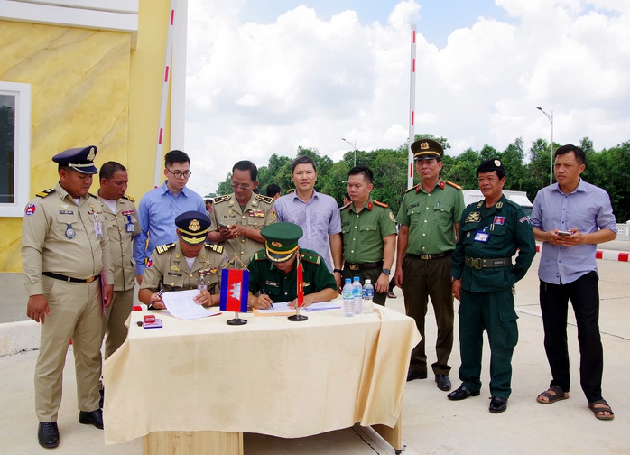 Bắt đối tượng truy n&atilde; đặc biệt trong nh&oacute;m c&ocirc;ng d&acirc;n bị Campuchia trao trả - Ảnh 1.