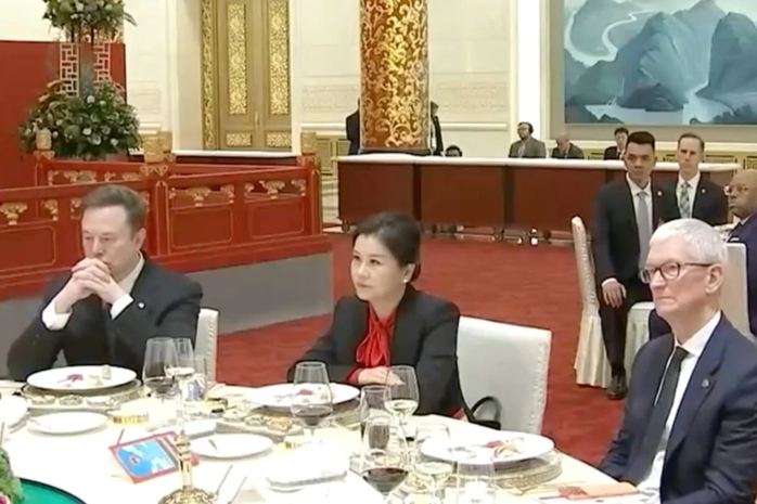 Zhou Qunfei: Từ c&ocirc;ng nh&acirc;n ngh&egrave;o đến &ldquo;nữ ho&agrave;ng k&iacute;nh&rdquo; Trung Quốc - Ảnh 1.