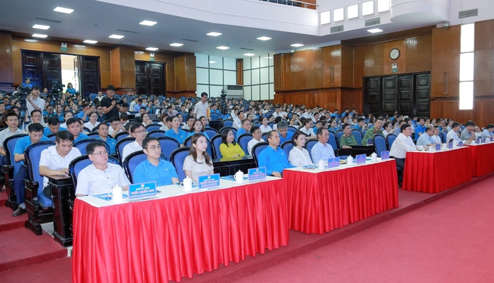 Đối thoại với c&ocirc;ng nh&acirc;n ở Thanh H&oacute;a: Cần thường xuy&ecirc;n tiếp nhận &yacute; kiến gửi tỉnh giải quyết - Ảnh 1.