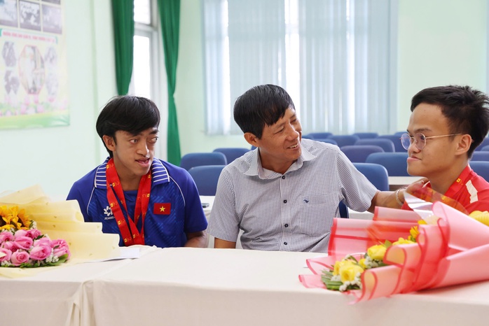 Học B&aacute;c qua những điều giản dị (*): Những đ&oacute;ng g&oacute;p thầm lặng - Ảnh 1.