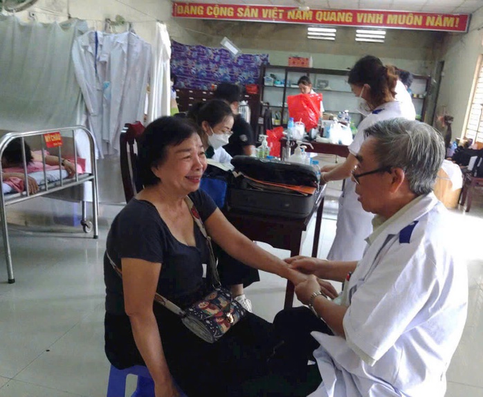 Cuộc thi viết “ lòng tốt QUANH ta ”: Hành trình thiện nguyện của thầy Phong Tôn Hiền - Ảnh 1. Cuộc thi viết “ lòng tốt QUANH ta ”: Hành trình thiện nguyện của thầy Phong Tôn Hiền - Ảnh 1.