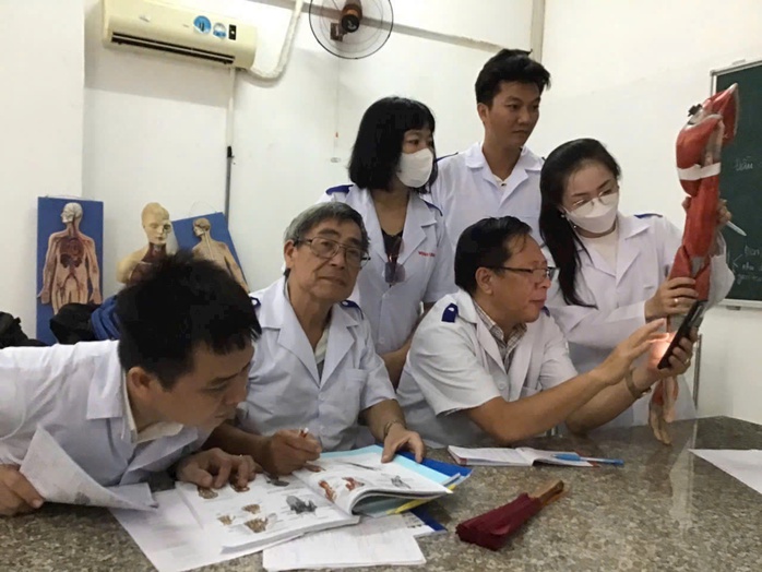 Cuộc thi viết “ lòng tốt QUANH ta ”: Hành trình thiện nguyện của thầy Phong Tôn Hiền - Ảnh 2. Cuộc thi viết “ lòng tốt QUANH ta ”: Hành trình thiện nguyện của thầy Phong Tôn Hiền - Ảnh 2.