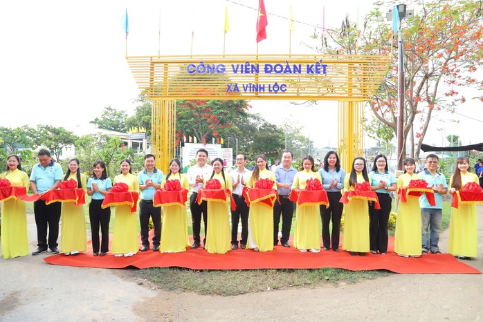 X&atilde; Vĩnh Lộc kh&aacute;nh th&agrave;nh C&ocirc;ng vi&ecirc;n Đo&agrave;n kết 3.100 m&sup2; phục vụ người d&acirc;n - Ảnh 9.