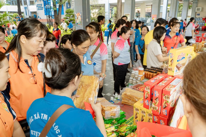 Thi đua chăm lo thiết thực cho đo&agrave;n vi&ecirc;n, lao động kh&oacute; khăn - Ảnh 3.