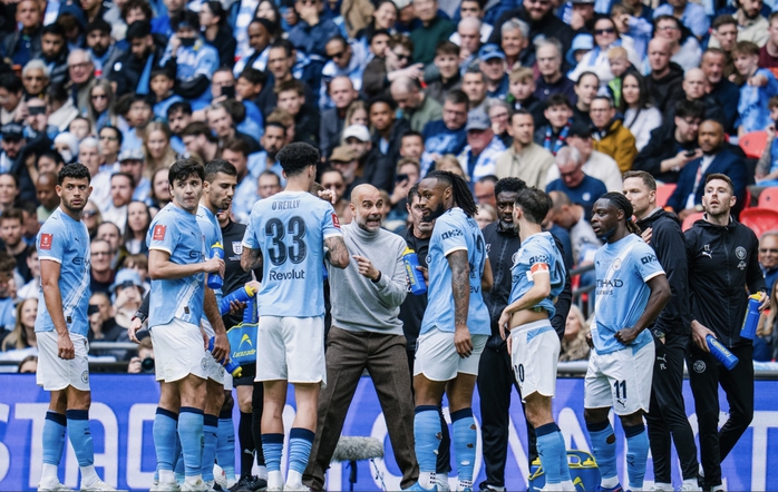 Man City trở lại đường đua - Ảnh 1.