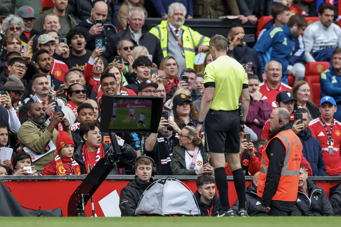 Thắng Nottingham Forest, Man United về đ&iacute;ch thứ ba Ngoại hạng Anh - Ảnh 4.