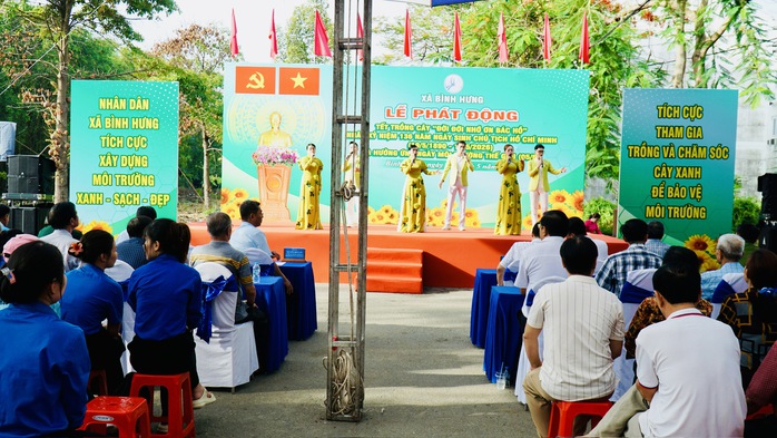 X&atilde; B&igrave;nh Hưng, TPHCM: Trồng hơn 1.800 c&acirc;y xanh hưởng ứng "Đời đời nhớ ơn B&aacute;c Hồ" - Ảnh 1.