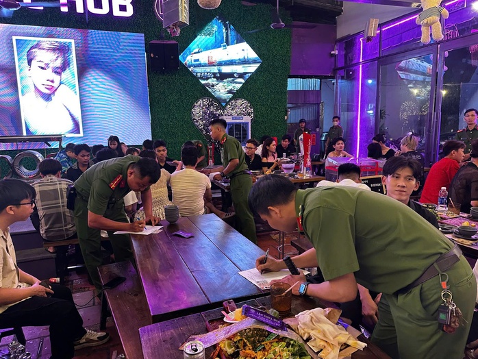 Nhiều người bị bắt sau mệnh lệnh của Gi&aacute;m đốc C&ocirc;ng an TPHCM - Ảnh 3.