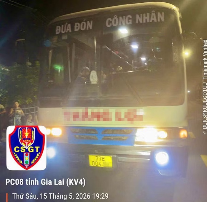 Uống rượu bia vẫn l&aacute;i xe 52 chỗ chở c&ocirc;ng nh&acirc;n, t&agrave;i xế bị phạt nặng - Ảnh 1.