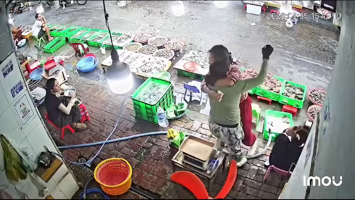 Hai đoạn clip li&ecirc;n quan tr&uacute;ng xổ số miền Nam khiến d&acirc;n mạng ph&aacute;t &ldquo;sốt&rdquo; - Ảnh 3.