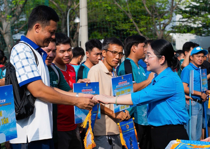 Hơn 750 c&ocirc;ng nh&acirc;n tranh t&agrave;i tại giải b&oacute;ng đ&aacute; do LĐLĐ TPHCM tổ chức - Ảnh 3.