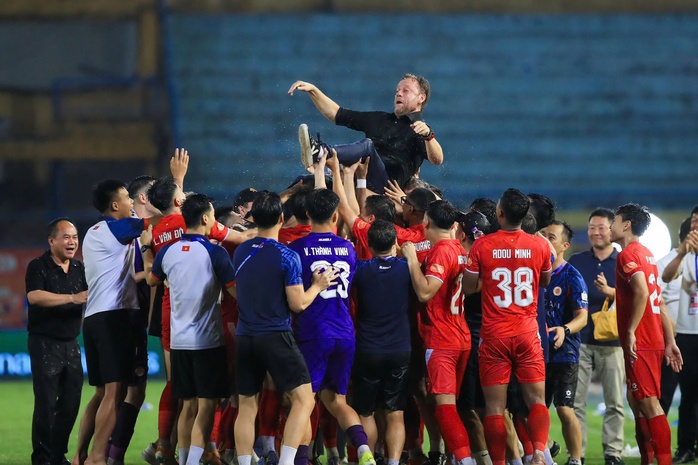 V&ograve;ng 23 V-League: CAHN đăng quang sớm, PVF-CAND trở lại ch&oacute;t bảng - Ảnh 4.
