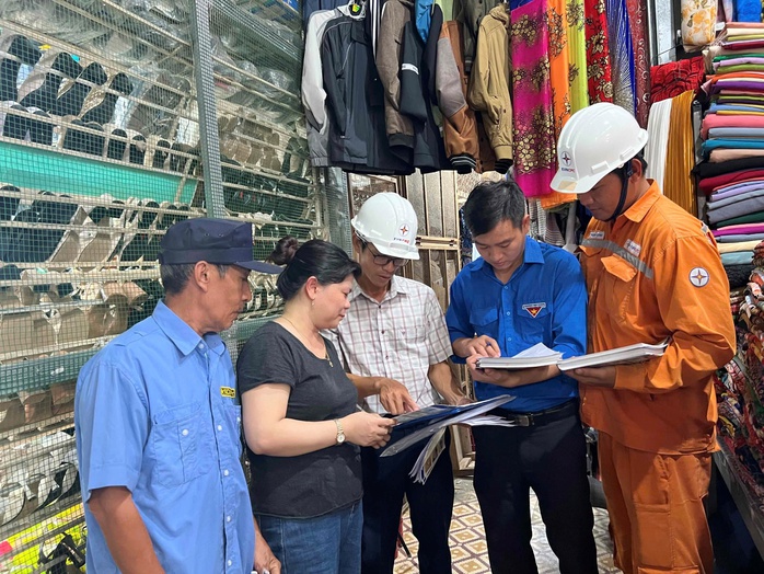 Nắng n&oacute;ng 2026: V&igrave; sao h&oacute;a đơn tiền điện dễ tăng mạnh? - Ảnh 2.
