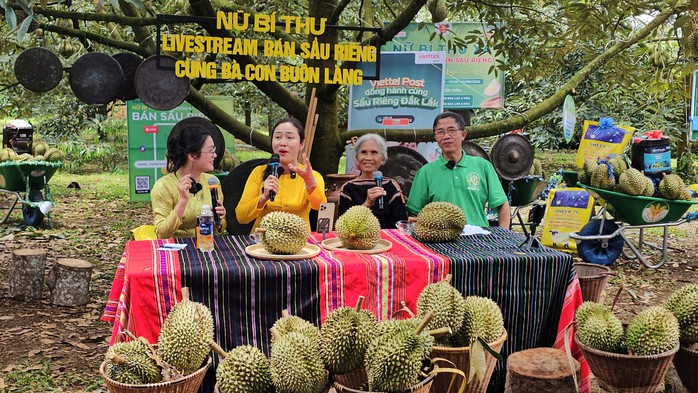 CHÍNH QUYỀN SỐ CHẠM VÀO LÒNG DÂN (*): Cán bộ hóa "chiến thần livestream" - Ảnh 2.