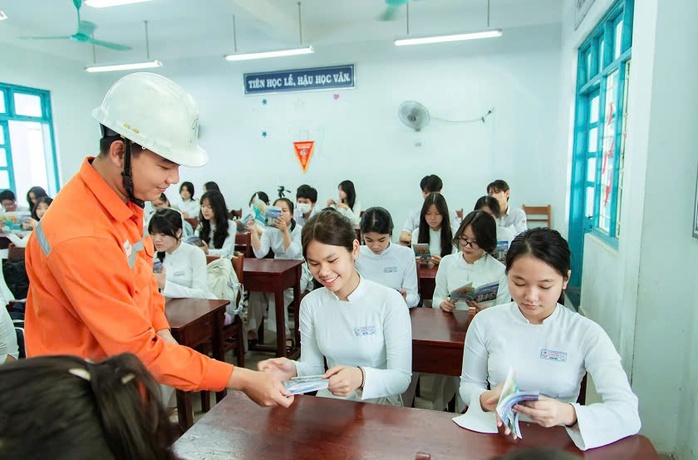 Nắng n&oacute;ng 2026: V&igrave; sao h&oacute;a đơn tiền điện dễ tăng mạnh? - Ảnh 4.