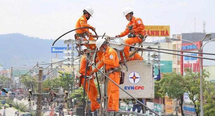 Nắng n&oacute;ng 2026: V&igrave; sao h&oacute;a đơn tiền điện dễ tăng mạnh? - Ảnh 1.