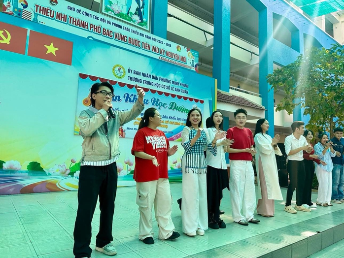NSƯT Hạnh Th&uacute;y lan tỏa t&igrave;nh y&ecirc;u s&acirc;n khấu học đường - Ảnh 6.