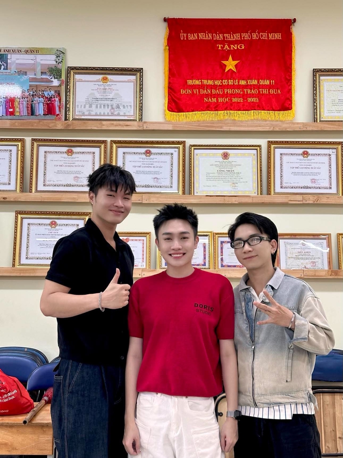 NSƯT Hạnh Th&uacute;y lan tỏa t&igrave;nh y&ecirc;u s&acirc;n khấu học đường - Ảnh 9.