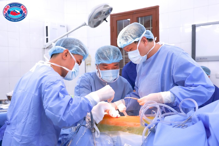 Ca gh&eacute;p thận đặc biệt từ người hiến sống cao tuổi nhất Việt Nam - Ảnh 1.