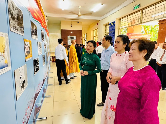 Hưng Long trao Huy hiệu Đảng v&agrave; tuy&ecirc;n dương nhiều tập thể, c&aacute; nh&acirc;n ti&ecirc;u biểu học B&aacute;c - Ảnh 13.