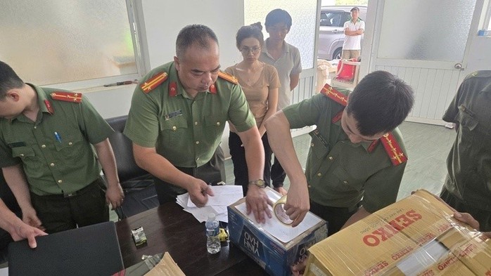 Vụ vận chuyển tr&aacute;i ph&eacute;p 84 tấn chất ph&oacute;ng xạ: Kh&aacute;m x&eacute;t văn ph&ograve;ng l&agrave;m việc, nh&agrave; m&aacute;y - Ảnh 2.