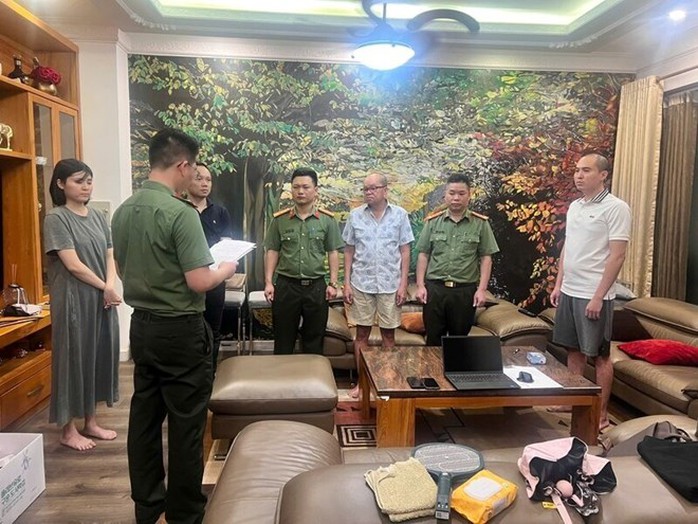 Vụ vận chuyển tr&aacute;i ph&eacute;p 84 tấn chất ph&oacute;ng xạ: Kh&aacute;m x&eacute;t văn ph&ograve;ng l&agrave;m việc, nh&agrave; m&aacute;y - Ảnh 1.