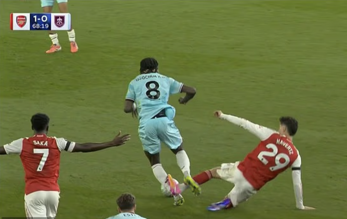 Arsenal thắng Burnley tại Emirates, chạm tay ngôi vô địch Ngoại hạng - Ảnh 4.