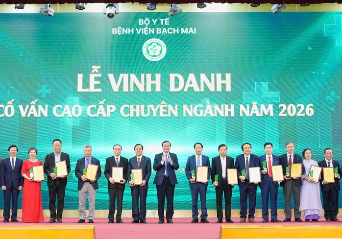 Lần đầu một bệnh viện vinh danh 329 chuy&ecirc;n gia, b&aacute;c sĩ - Ảnh 1.