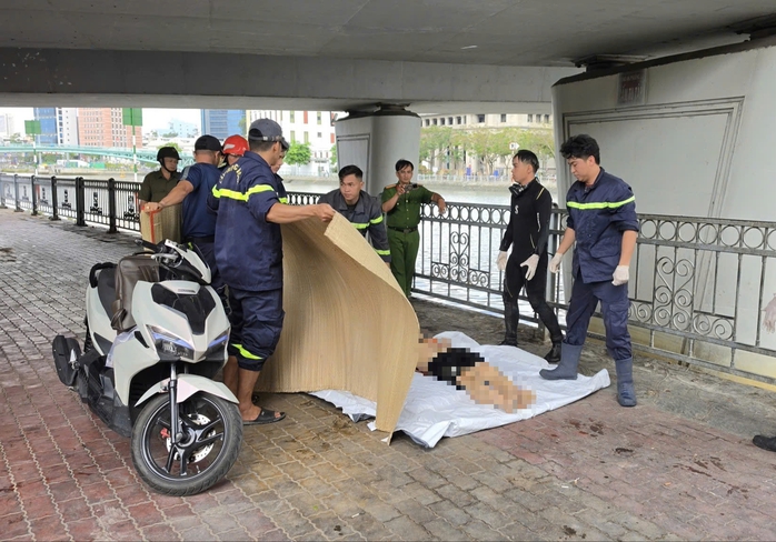TPHCM: T&igrave;m thấy thi thể thanh ni&ecirc;n dưới rạch K&ecirc;nh Tẻ sau vụ đuối nước - Ảnh 1.