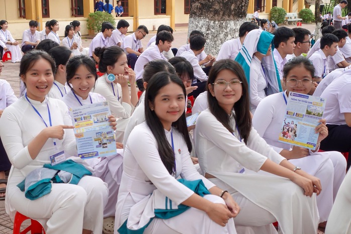 Nhiều trường ĐH tạo TPHCM bắt đầu nhận minh chứng x&eacute;t tuyển ĐH - Ảnh 1.