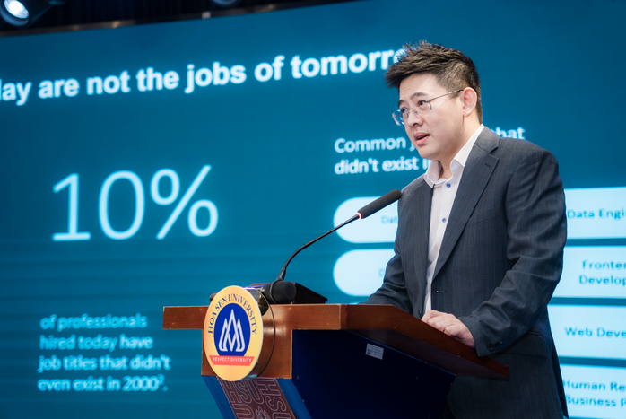 Sinh vi&ecirc;n x&acirc;y dựng &ldquo;CV số&rdquo; ngay từ tr&ecirc;n giảng đường - Ảnh 2.