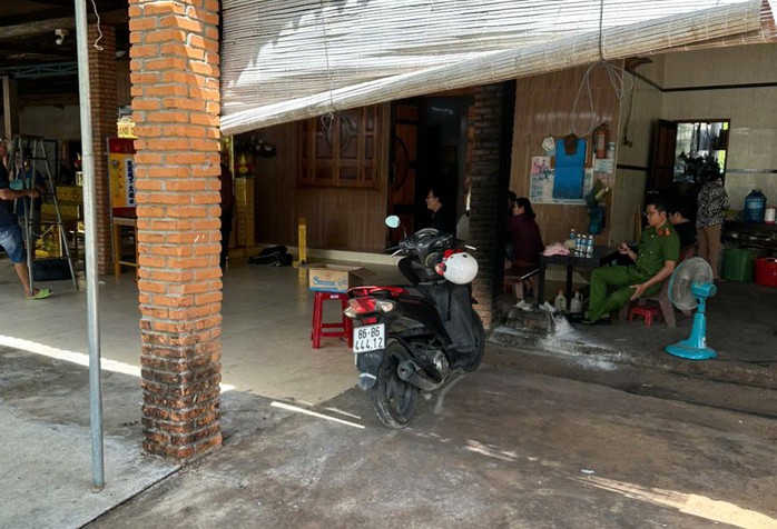 Ph&aacute;t hiện thi thể người đ&agrave;n &ocirc;ng 65 tuổi với dao cắm tr&ecirc;n người ở L&acirc;m Đồng - Ảnh 1.