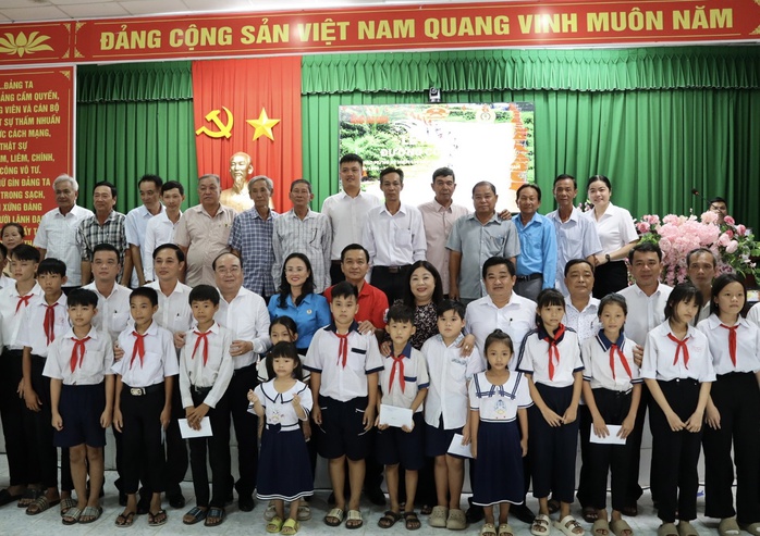 CLIP: Kh&aacute;nh th&agrave;nh "Đường cờ Tổ quốc" thứ 19 tại TP Cần Thơ - Ảnh 14.