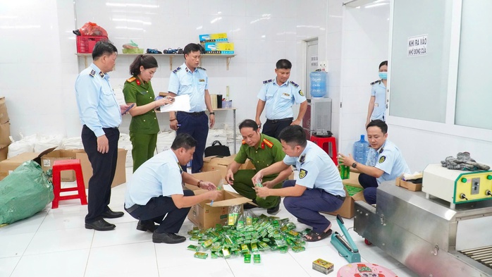 Công an Tây Ninh triệt phá xưởng sản xuất dầu gió giả quy mô lớn - Ảnh 1. Công an Tây Ninh triệt phá xưởng sản xuất dầu gió giả quy mô lớn - Ảnh 1.