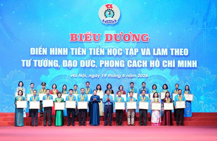 Khen thưởng 131 tập thể, c&aacute; nh&acirc;n c&oacute; th&agrave;nh t&iacute;ch xuất sắc trong học tập v&agrave; l&agrave;m theo B&aacute;c - Ảnh 5.
