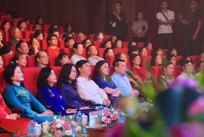 "S&aacute;ng m&atilde;i t&ecirc;n Người" lan tỏa niềm tự h&agrave;o d&acirc;n tộc - Ảnh 1.