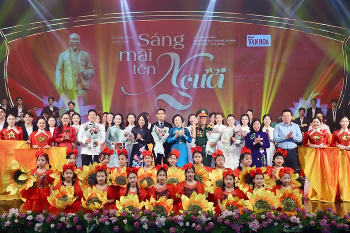 "S&aacute;ng m&atilde;i t&ecirc;n Người" lan tỏa niềm tự h&agrave;o d&acirc;n tộc - Ảnh 6.