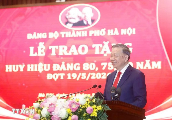 Tổng B&iacute; thư, Chủ tịch nước T&ocirc; L&acirc;m dự Lễ trao tặng Huy hiệu 80 năm, 75 năm, 70 năm tuổi đảng - Ảnh 3.