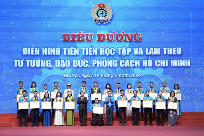Khen thưởng 131 tập thể, c&aacute; nh&acirc;n c&oacute; th&agrave;nh t&iacute;ch xuất sắc trong học tập v&agrave; l&agrave;m theo B&aacute;c - Ảnh 4.