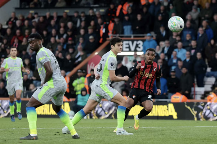 Man City tung cờ trắng, Arsenal ch&iacute;nh thức v&ocirc; địch Ngoại hạng Anh - Ảnh 3.